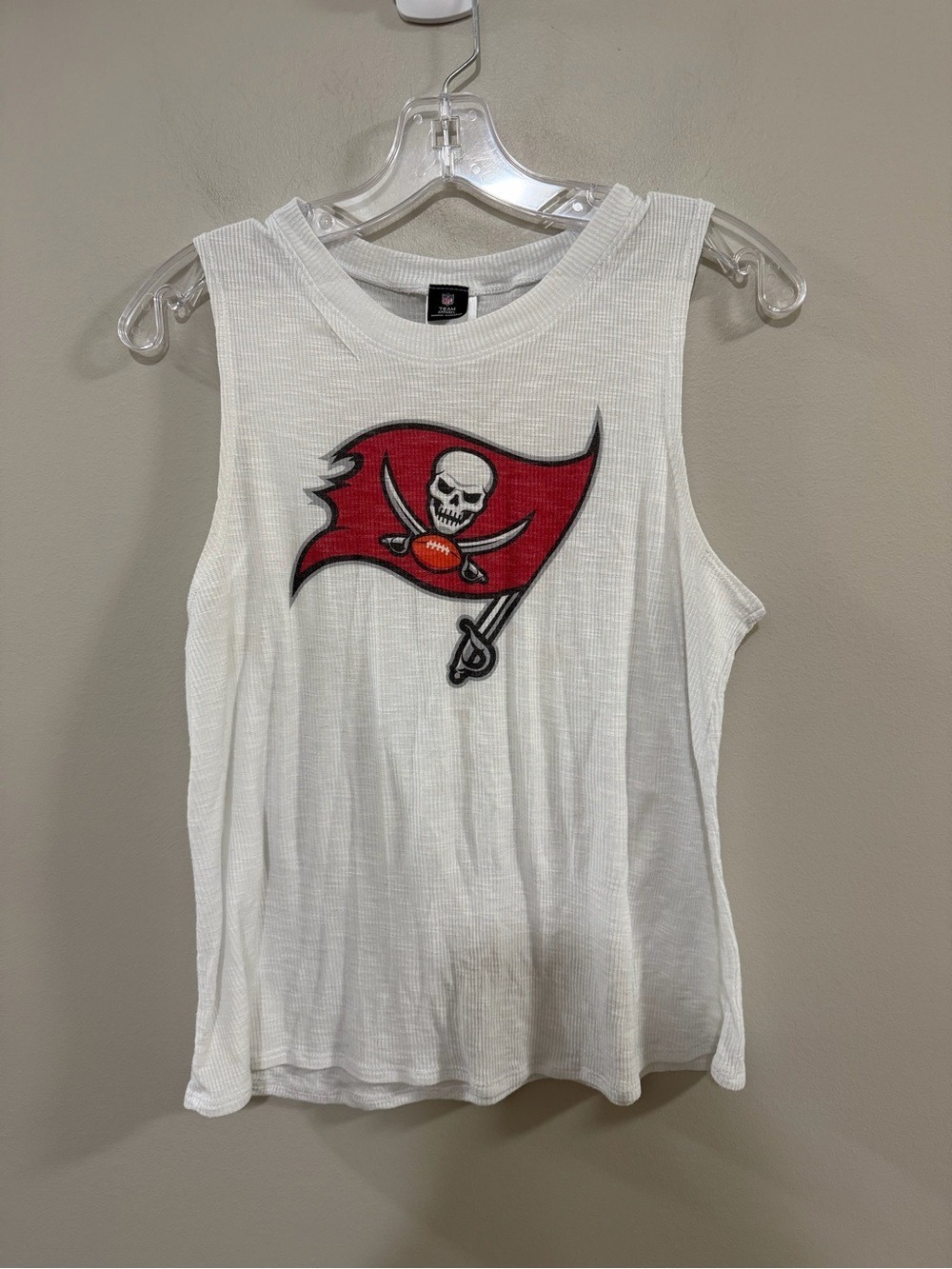 Women's NFL Team Apparel White Ribbed Tampa Bay Buccaneers Tank. Size M